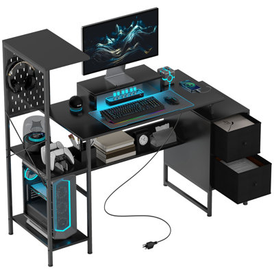 Bureau de jeu de 56 po avec prises de courant et lumières DEL, bureau d'ordinateur avec support pour écran, 2 supports pour unité centrale et panneau perforé pour le bureau personnel