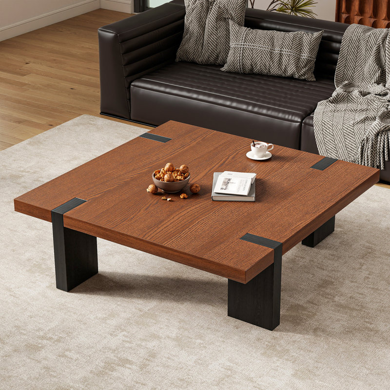 Table basse carrée en bois de 39,37 po de style médiéval à 4 pieds