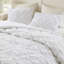 Chaleur et douceur dans l'élégance florale en microfibre pour le bonheur de la chambre à coucher