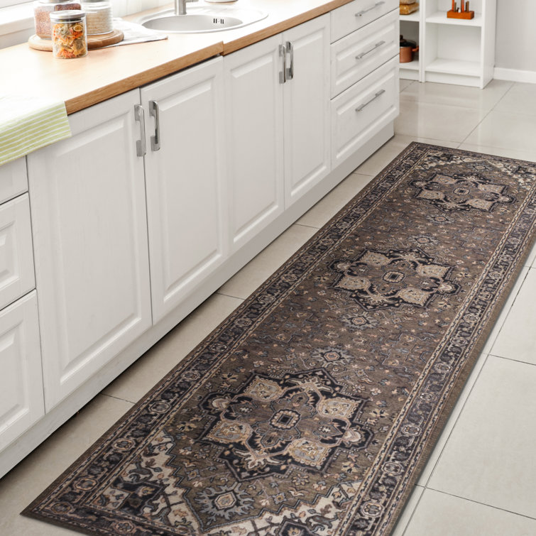 Sarok Ornate Large Medallion Machine-Washable Green/Navy/Cream Rug