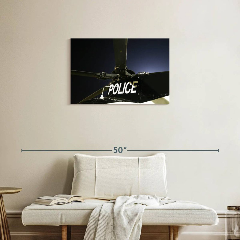 Hélicoptère de police Mehar, H 20 po x l 30 po