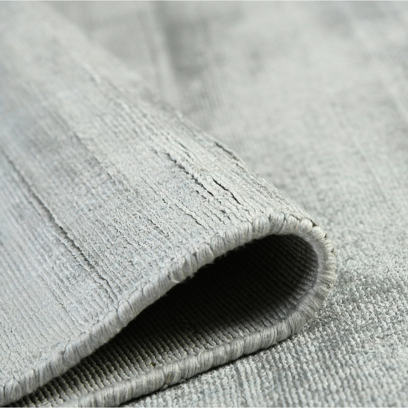 Silver Handmade Reversible Viscose Area Rug 4' x 6'