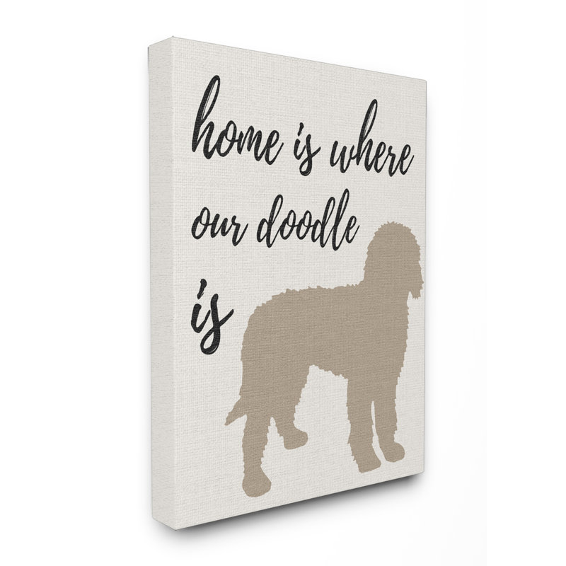 «Home is Where Our Golden Doodle is» par Daphne Polselli, reproduction d'art textuel sur toile, H 30 po x l 24 po