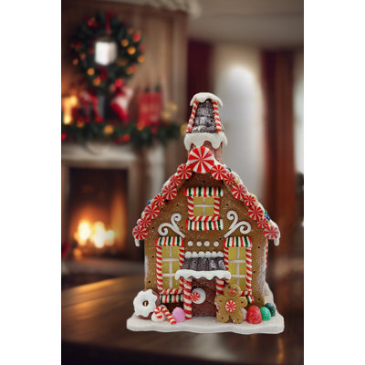 Maison de bonbons en pain d'épice de Noël.  Décoration festive F07-N2-21-KA605B