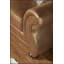 Canapé Leinster en similicuir avec têtes de clou bronze antique-625194047