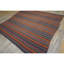 Tapis Kilim turc carré 213 x 213 cm (7'0" x 7'0") à tissage plat géométrique vintage des années 1950, aux couleurs vives et audacieuses.