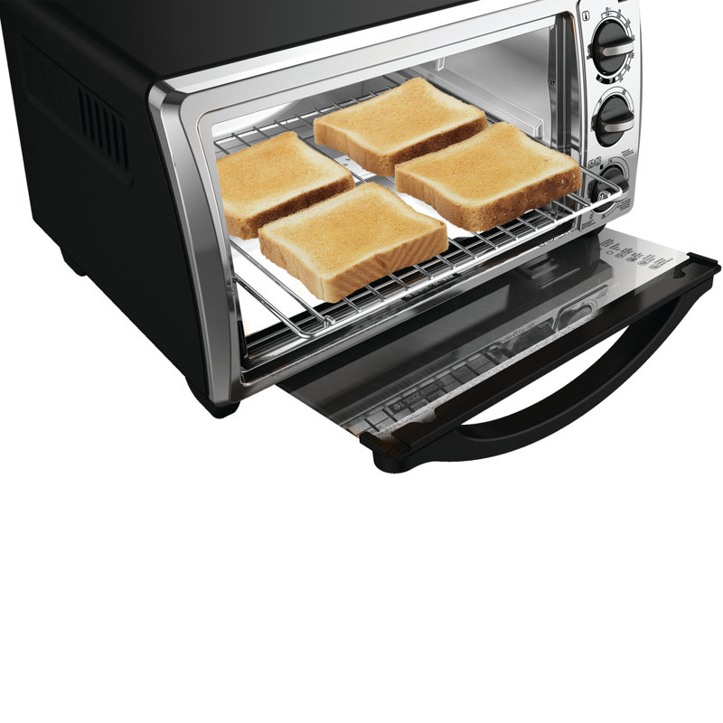 Four grille-pain à 4 tranches en acier inoxydable et intérieur courbé Black + Decker pour une pizza de 9 pouces