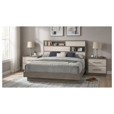 Ensemble de chambre à coucher Ashby Eastern King 3 pièces avec tête de lit bibliothèque et tables de chevet en chêne gris/amande
