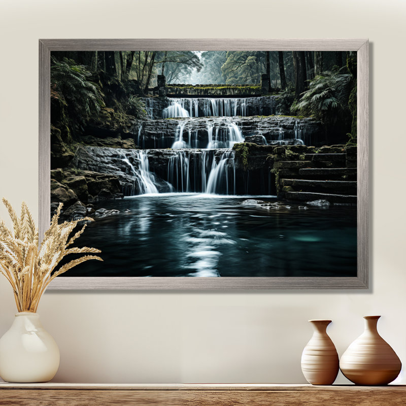 Cascade éternelle I - impression sur toile, Cadre argenté, H 30 po x l 40 po x P 1,5 po