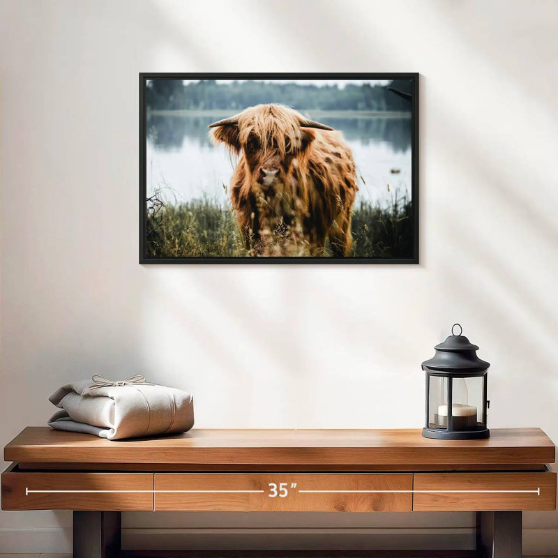 Brampt Lakeside Highland Cow, H 13 po x l 19 po