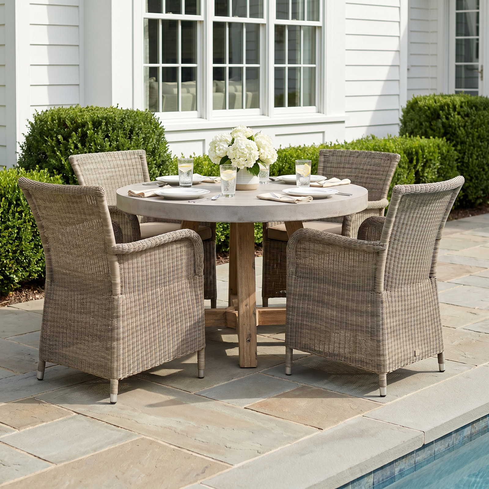 Isabela 47" Patio Dining Set