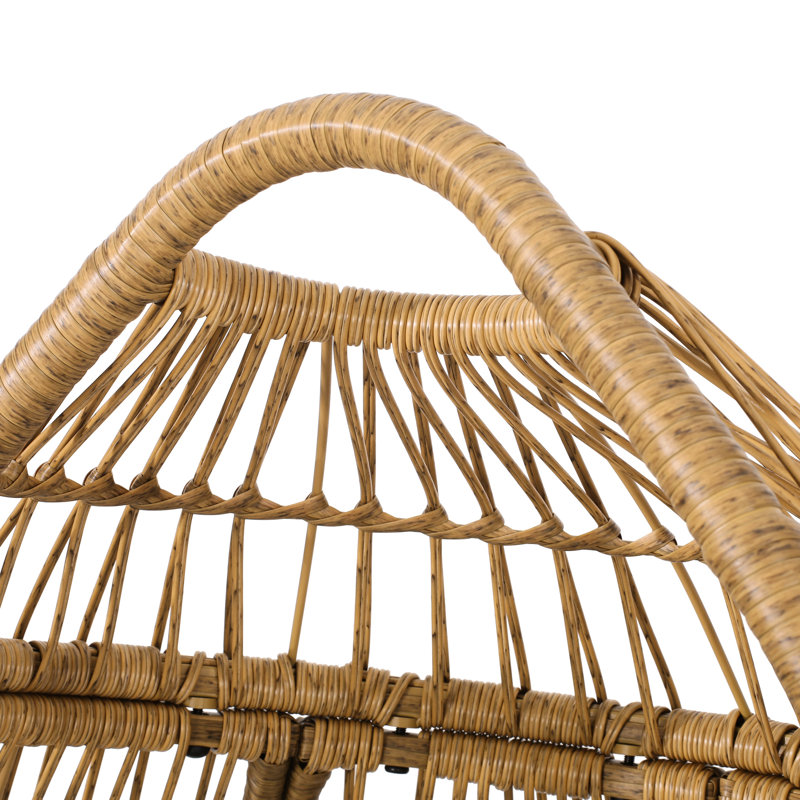 Chaise moderne en forme de larme pour le plaisir dans la cour arrière