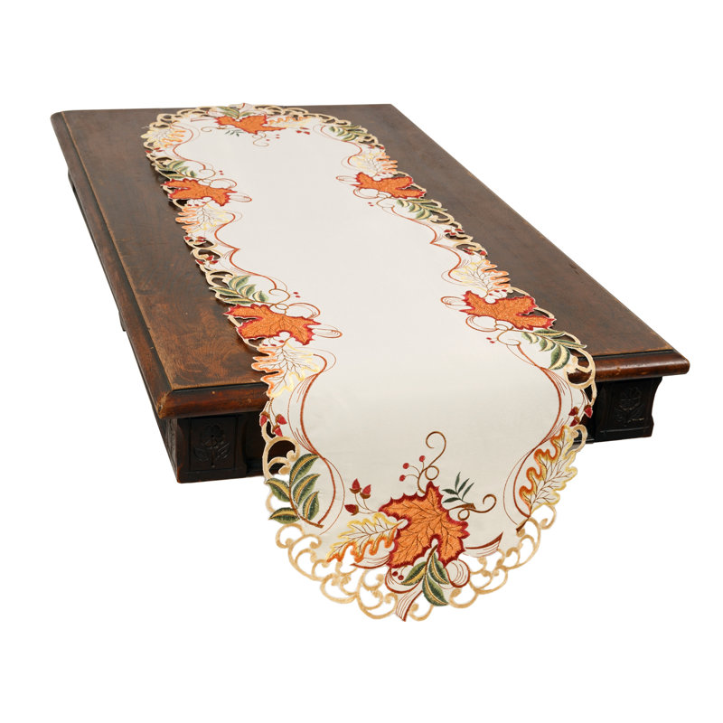 Chemin de table Schumacher, L 70 po x l 15 po