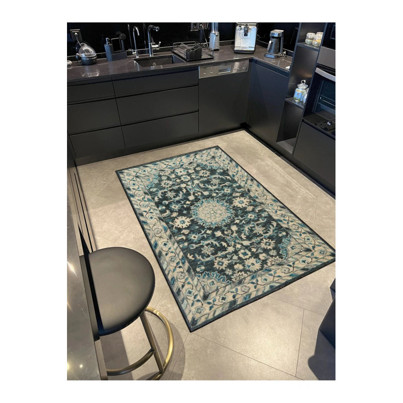 Tapis vert tissé à motif traditionnel vert, Rectangle 2 pi 4 po x 4 pi