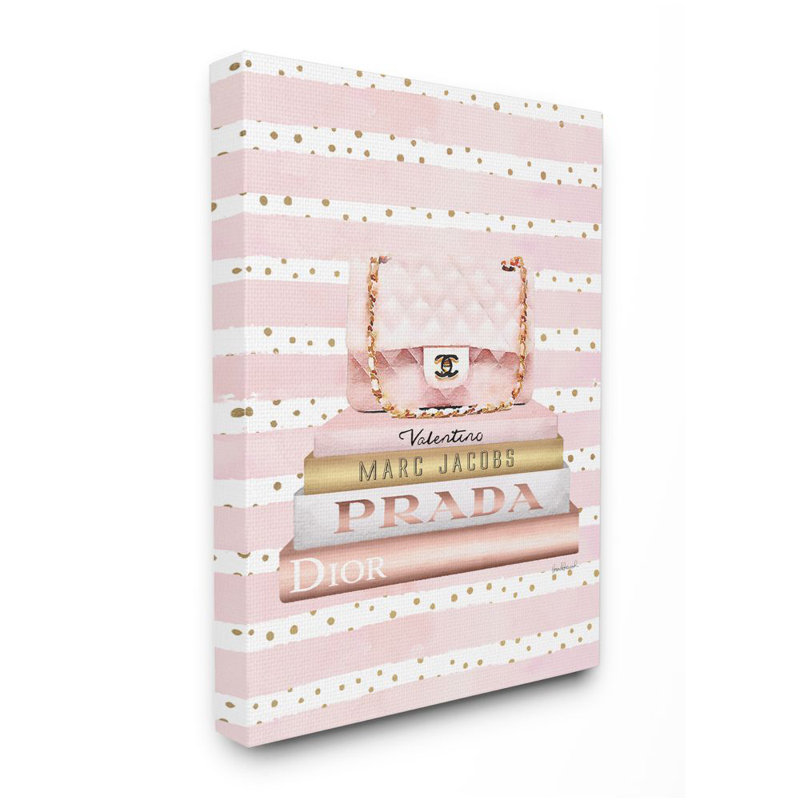 «Pink Designer Bag On Fashion Bookstack Over» par Amanda Greenwood, reproduction d'art graphique sur bois, Toile tendue