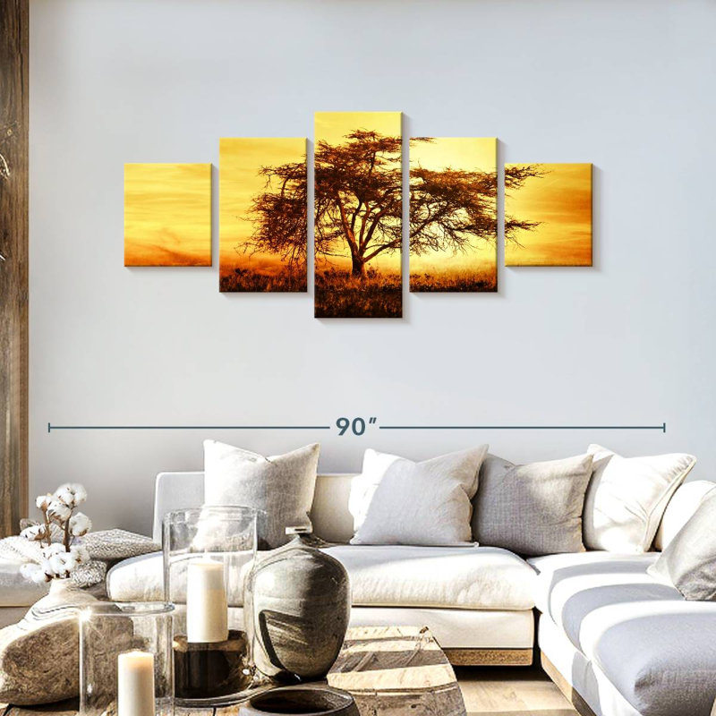 Arbre africain au coucher du soleil