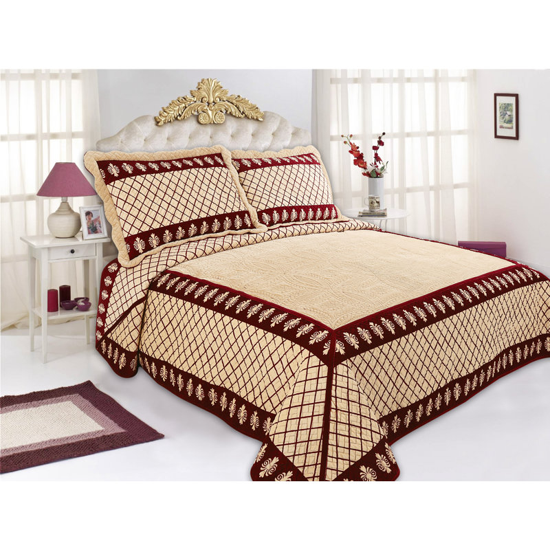 Madrid Polyester Geometric Shapes Quilt, King Quilt + 2 Shams, Red