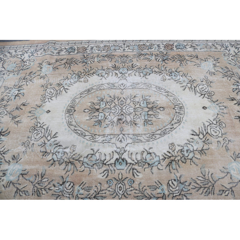 Tapis en laine Oushak tissé à la main en beige élégant parfait pour orner les espaces de salon spacieux