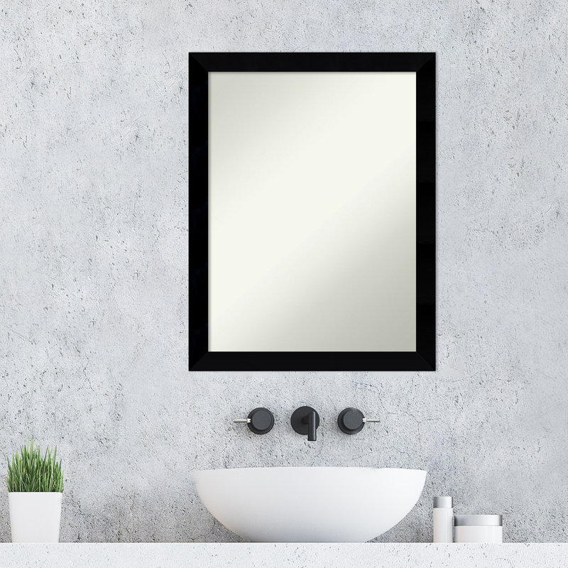 Miroir de salle de bain en bois massif Bavly, 26,50 po x 20,50 po