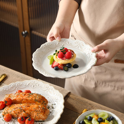 16-Piece Embossed Dinnerware Set