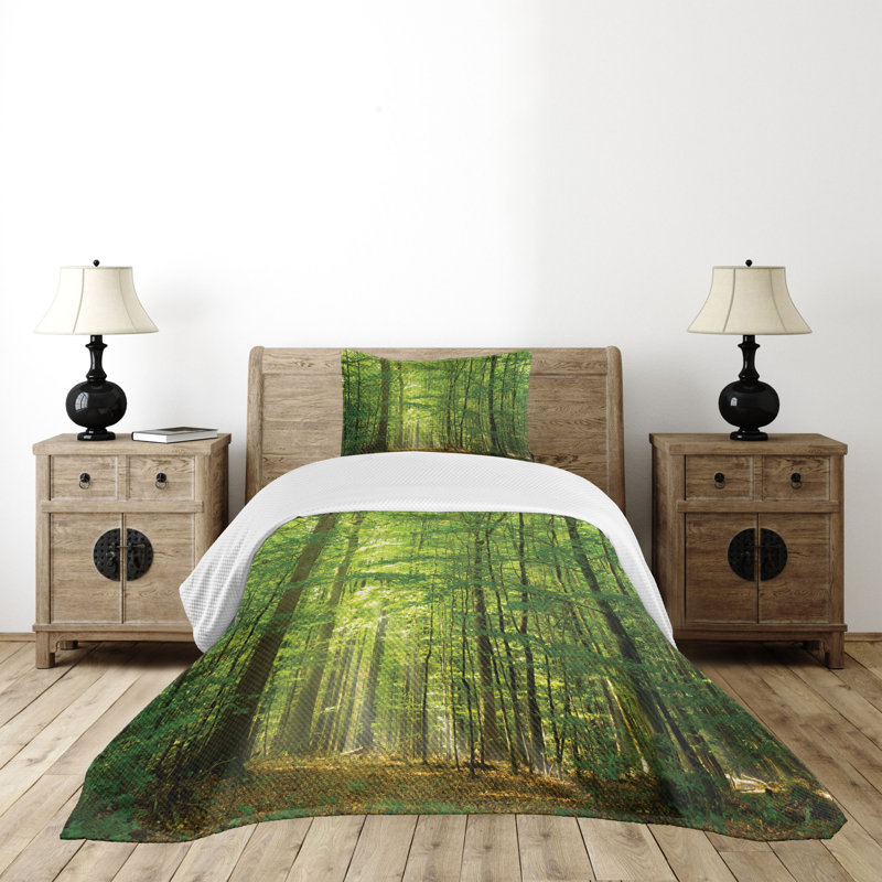 Twin White and Green Polyester Woodland Bedspread Set