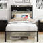 Cadre de lit simple avec rangement pour la tête et un point de charge central, ton de bois gris, structure en métal, assemblage rapide pour la configuration de la chambre à coucher - station de bout, cadre de ton et construction-373409928