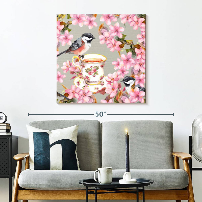 Ronce sur tasse à thé et fleurs roses