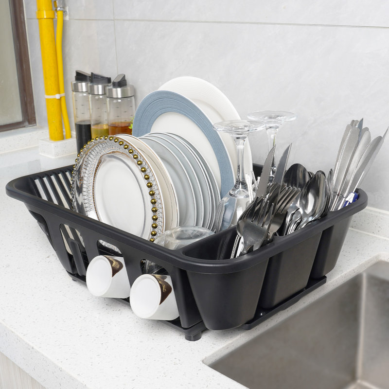 Ensemble égouttoir à vaisselle en plastique blanc avec porte-ustensiles et range-couverts, bac d'égouttage coulissant pour évier et plan de travail.