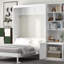 Lit escamotable double avec plusieurs tablettes de rangement et une armoire