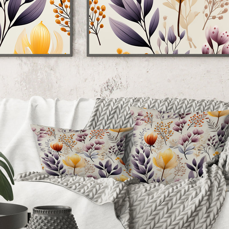 Coussin décoratif mauve à motif floral mauve antique