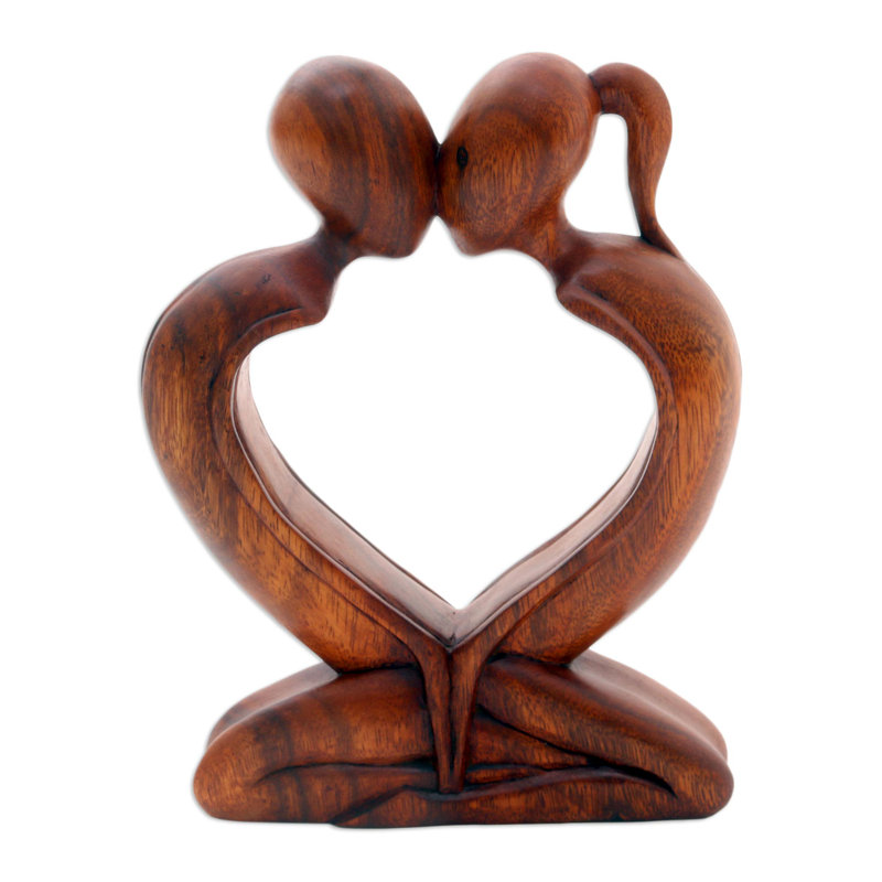 Sculpture en bois romantique de l’indonésien fabriqué à la main Dorielle