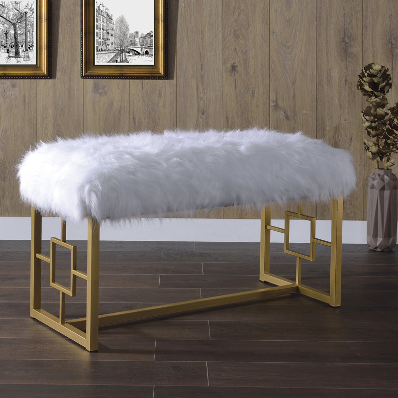 Banc de chambre contemporain blanc et doré avec coussin en fausse fourrure chaud pour le confort