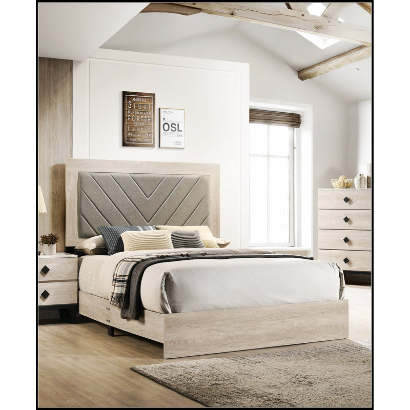 Lit de taille luxueuse avec tête de lit élégante et fabrication durable pour un confort et un style ultimes