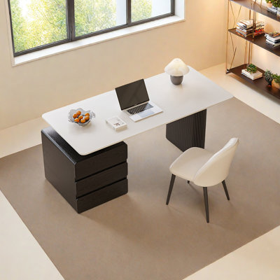 Fashionable and minimalist desk
