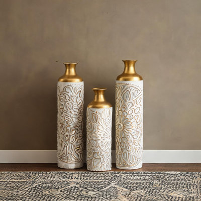 Ensemble de 3 vases de sol en métal blanc avec détails dorés martelés pour le décor du salon, 24,4 pouces de hauteur