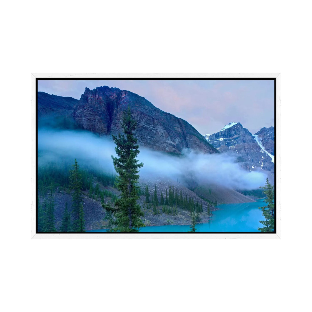 Moraine Lake im Tal der Zehn Zinnen, Banff National Park, Alberta, Kanada