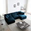 Moderne minimaliste en forme de U, 5 avec 2 repose-pieds, chenille bleue, base en bois massif stable pour la maison modulaire en chenille, encadrant un espace de vie chic
