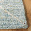 Tapis bleu clair en laine touffeté à la main Moniz-126321377
