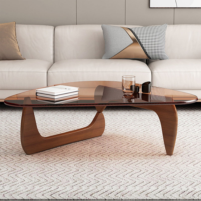 Table basse triangulaire Smoke Glass, H 15,75 po x L 44,88 po x l 32,28 po, Brun