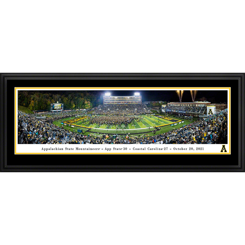 Impression panoramique Appalachian State Football, H 18 po x l 44 po x P 1,125 po, Cadre noir