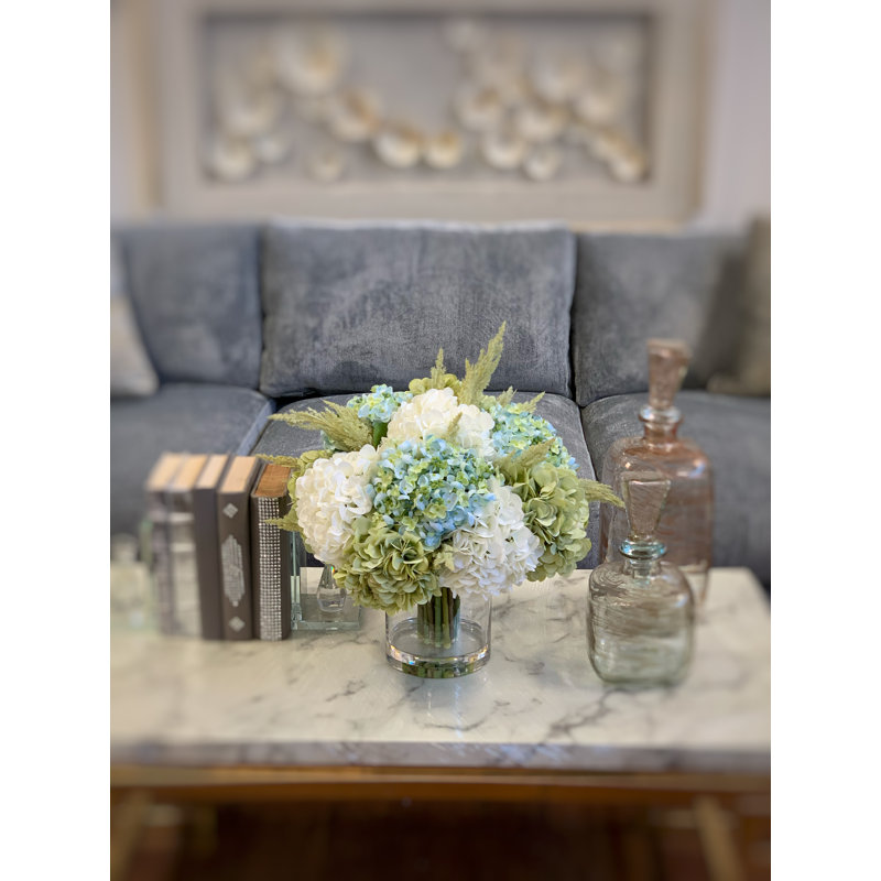 Arrangement floral hydranges dans un vase, Bleu, blanc, vert