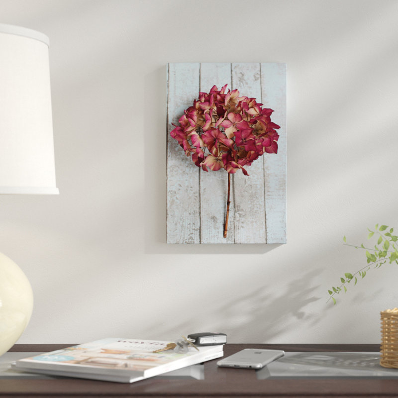 «Deep Pink Hydrangea Flower» par Alyson Fennel, reproduction d'art sur toile tendue sur châssis, H 12 po x l 8 po x P 0,75 po