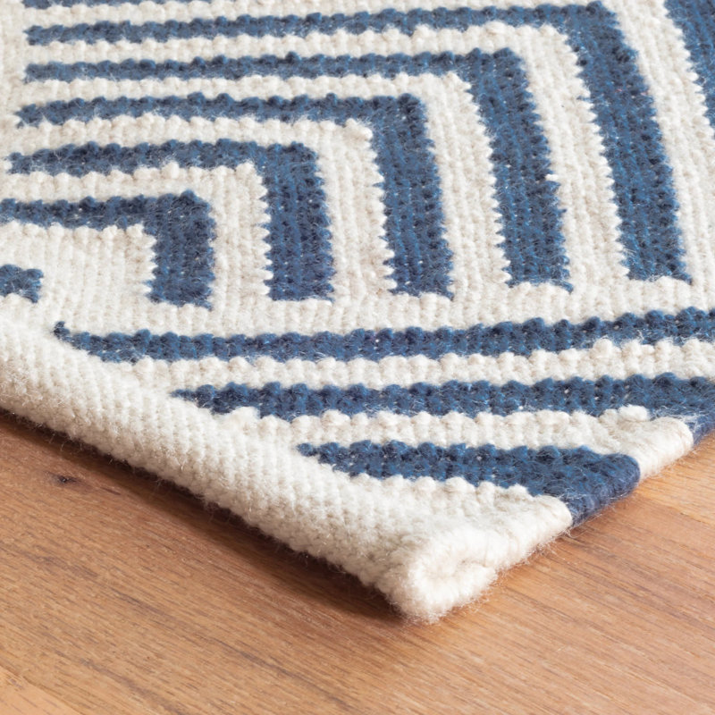 Cleo Navy Handwoven Indoor/Outdoor Rug, Rectangle 5' x 8'