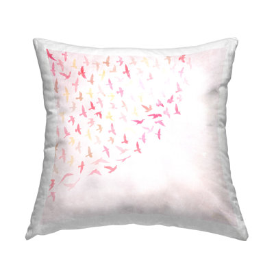 Coussin décoratif flottant imprimé oiseaux roses par Carrie Cantwell