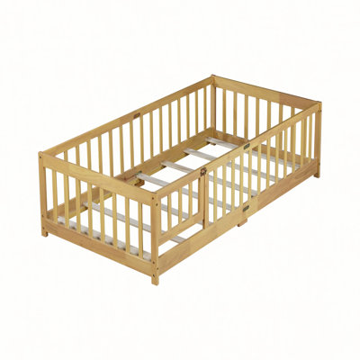 Lit de plancher avec garde-corps et porte en bois d'hévéa naturel pour le confort et la sécurité des enfants