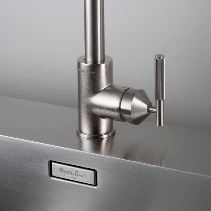 Kitchen Faucet / Pull-Out With Dual Spray / Linear, Steel
