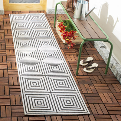 Beach House Performance Geometric Indoor/Outdoor Area Rug