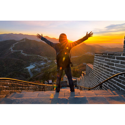 «Young Hiker at Great Wall» par Bjdlzx