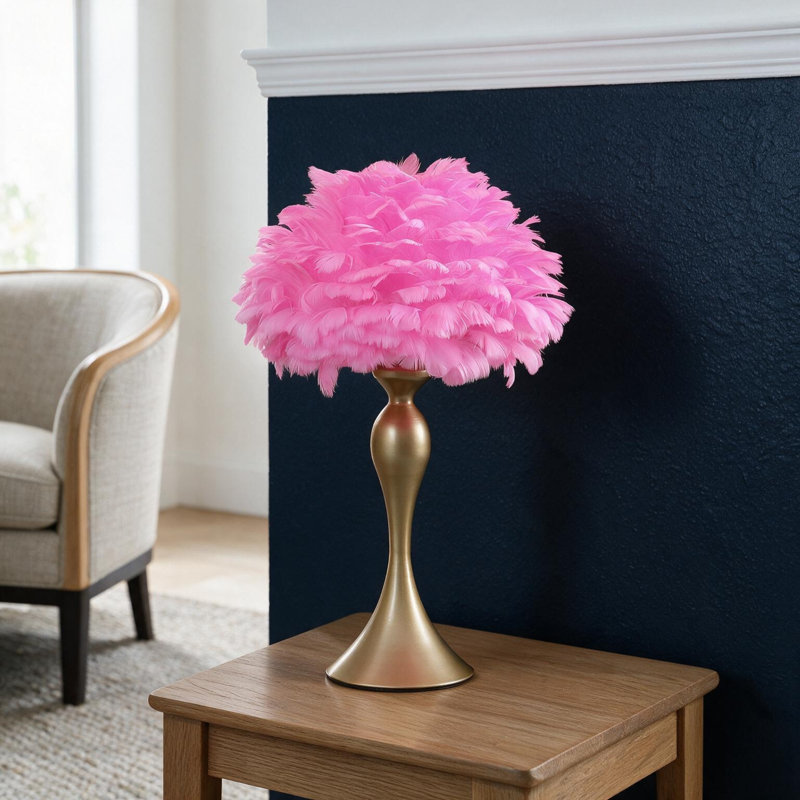 Lampe de table 18,25 po en plumes roses chaudes Aquina, H 23,5 po x l 15,56 po x P 15,5 po, Rose/or