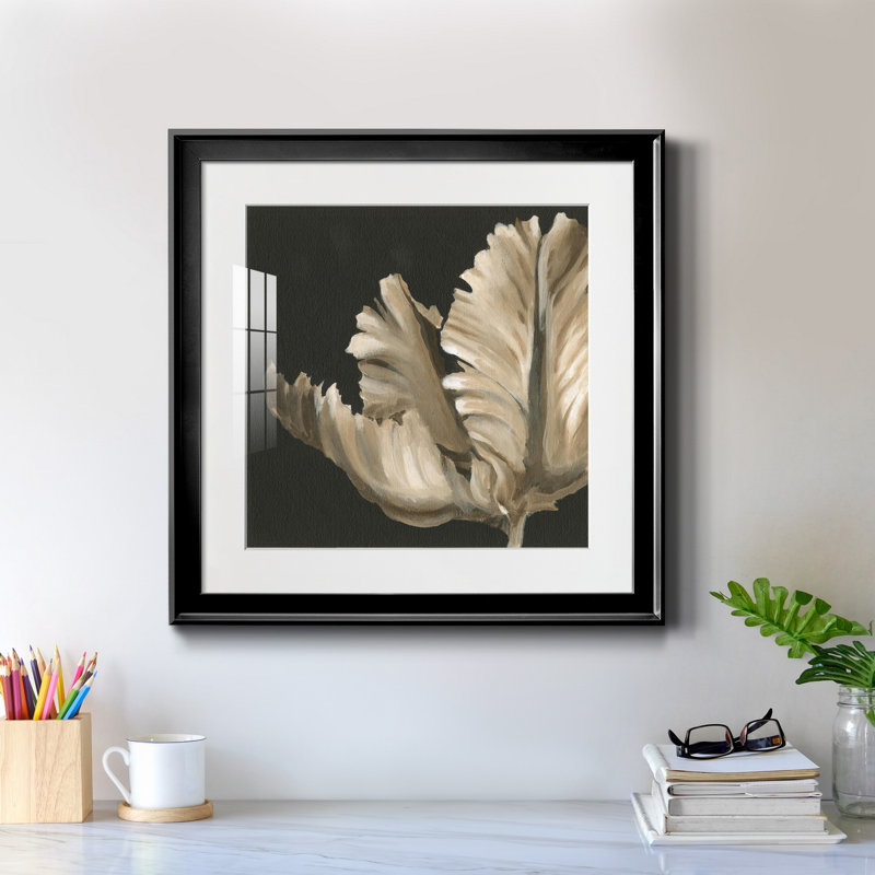 «Classical Blooms II», reproduction encadrée de qualité supérieure - prête à être accrochée, H 26,5 po x l 26,5 po x P 1,5 po